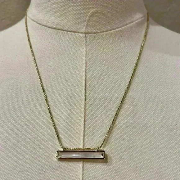 KENDRA SCOTT Leanor Gold Short Pendant Necklace in Pearl - Picture 2 of 4